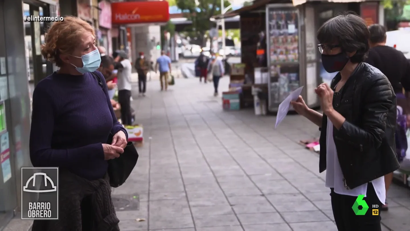 La emoción de una vecina de un barrio obrero al explicar que el COVID la ha dejado sin empleo La emoción de una vecina de un barrio obrero al explicar que el COVID la ha dejado sin empleo