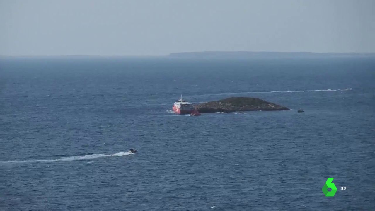 Varios heridos, incluido un niño en estado grave, tras el choque de un ferry contra un islote en Ibiza - Vimarsana News