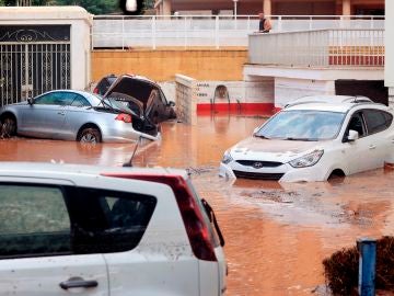 Una tromba de agua ha dejado 90 litros por metro cuadrado en apenas una hora en Benicàssim