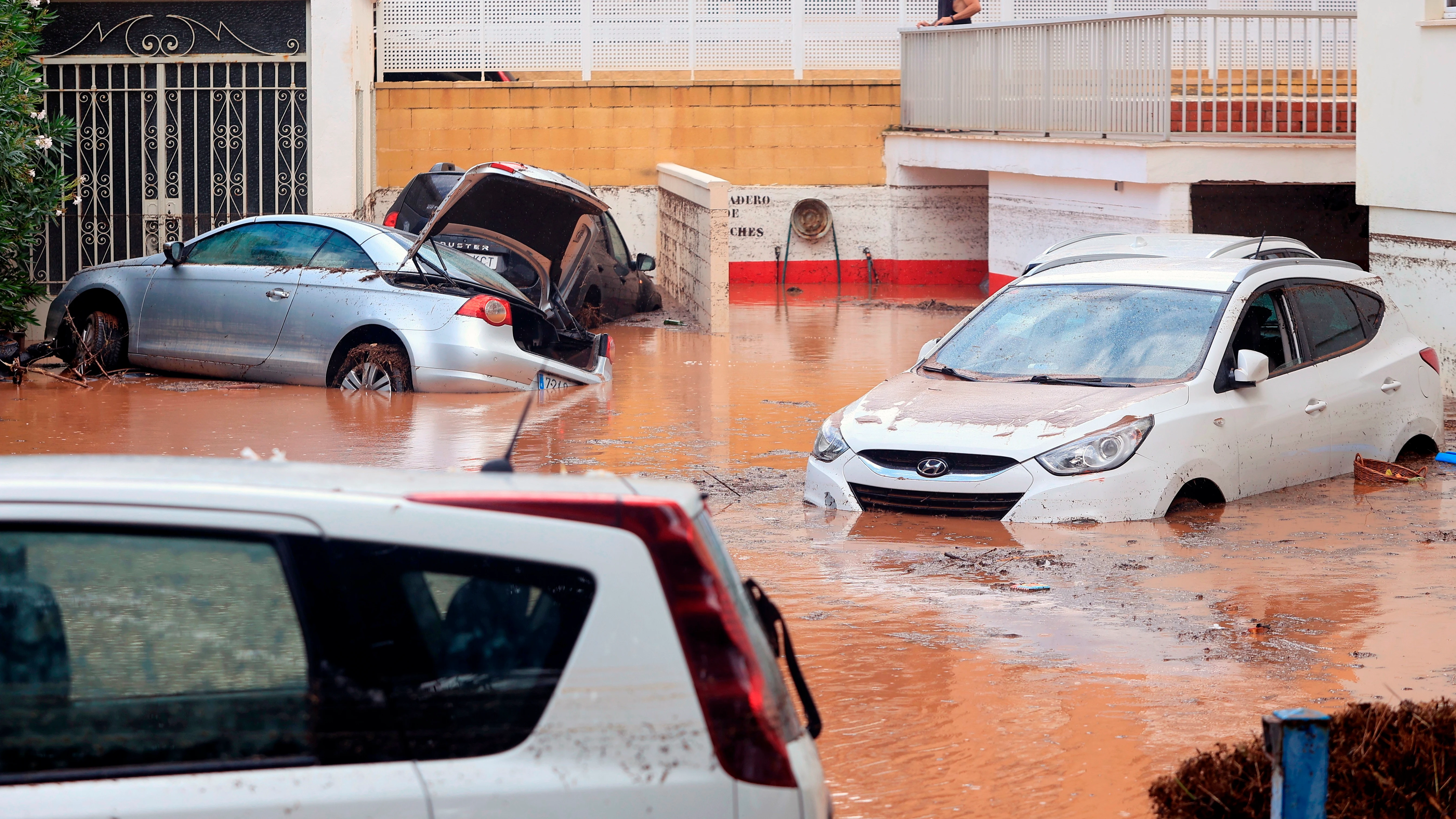 Una tromba de agua ha dejado 90 litros por metro cuadrado en apenas una hora en Benicàssim