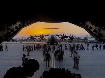 Una de las imágenes del final de la misión española en Afganistán, con la llegada del último vuelo a la base de Torrejón.