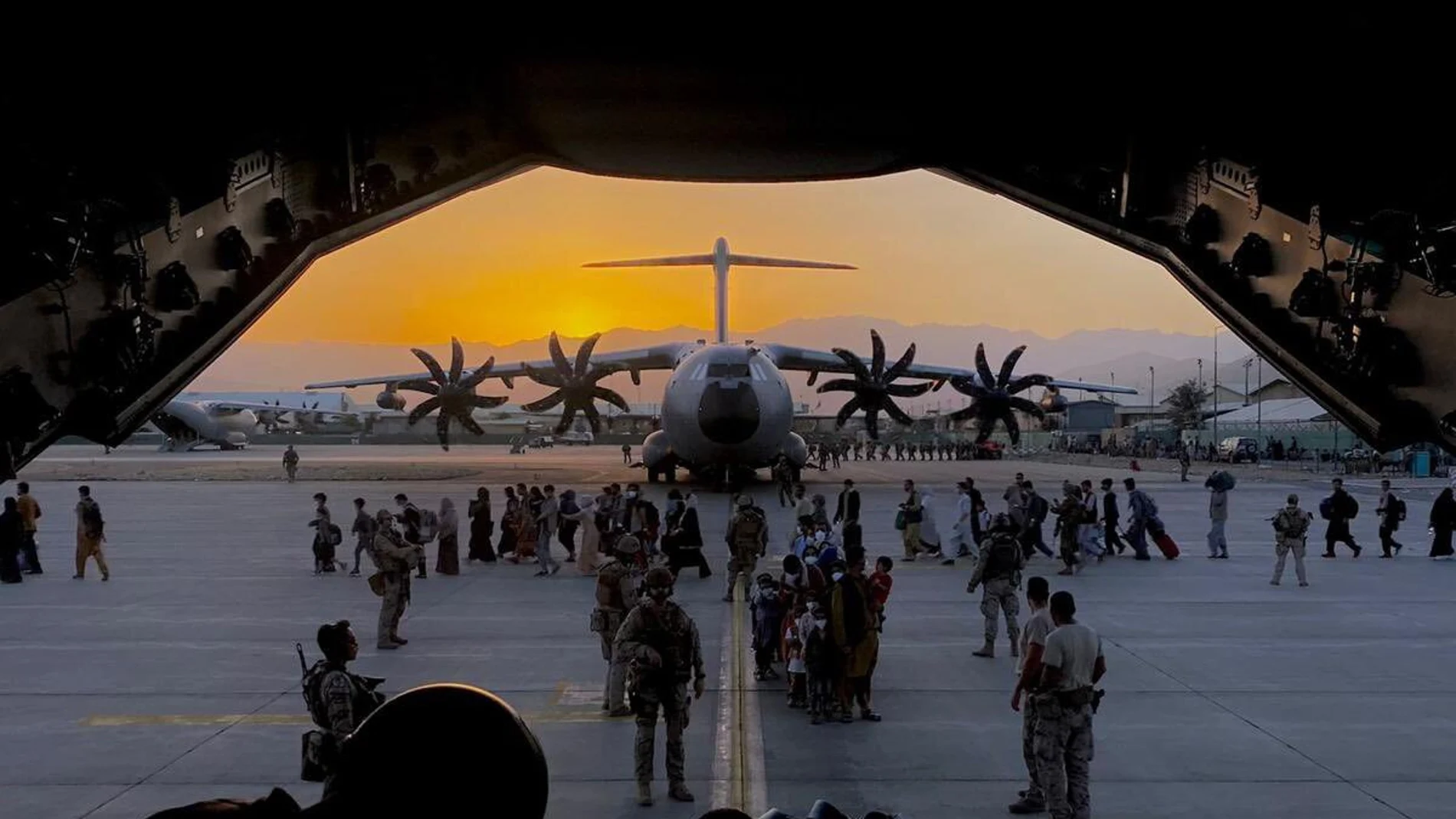 Una de las imágenes del final de la misión española en Afganistán, con la llegada del último vuelo a la base de Torrejón.