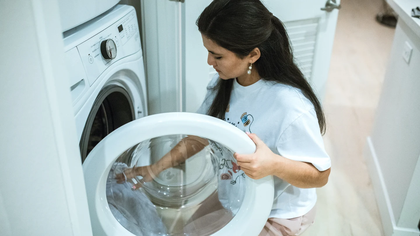 ¿Realmente es útil introducir bolas de aluminio en la lavadora? Rituales de limpieza