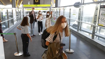Leonor, princesa de Asturias, marchándose en el aeropuerto