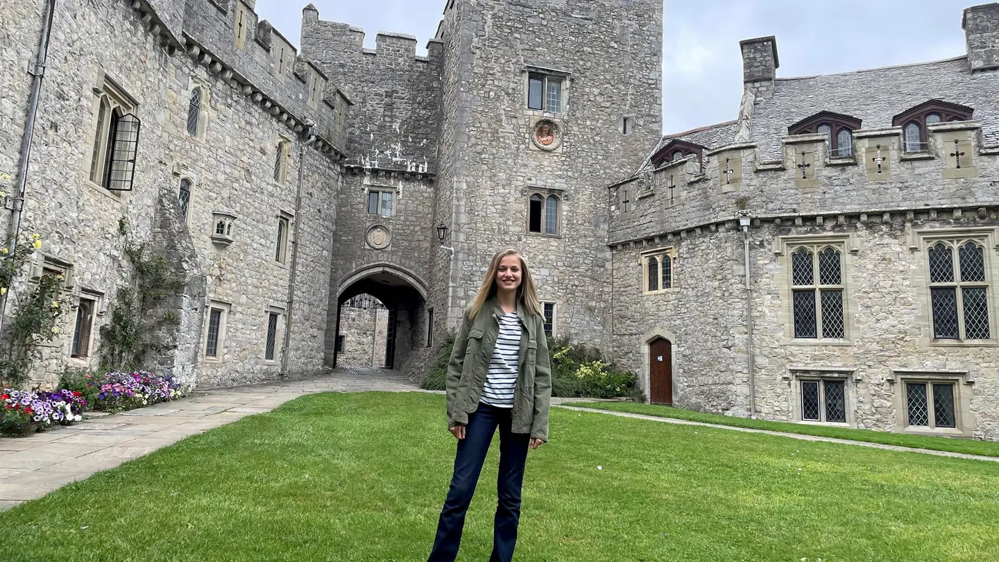La princesa Leonor de Borbón a su llegada al UWC Atlantic College de Gales La princesa Leonor de Borbón a su llegada al UWC Atlantic College de Gales