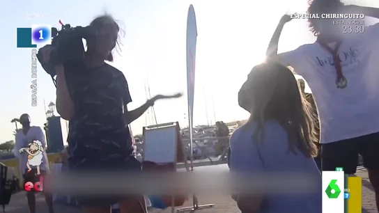 La novia de una cámara de 'España Directo' le pide matrimonio por sorpresa en directo: "¡Ha dicho que sí!" La novia de una cámara de 'España Directo' le pide matrimonio por sorpresa en directo: "¡Ha dicho que sí!"