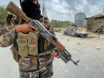 Un miembro de las fuerzas talibanes en Kabul a 30 de agosto de 2021