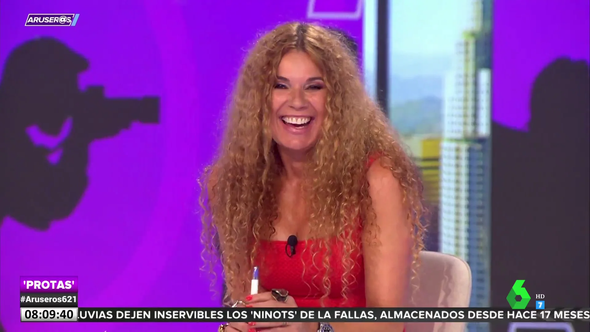 Angie Cárdenas confiesa con qué actor español se encontró de vacaciones y lo que hizo al verle