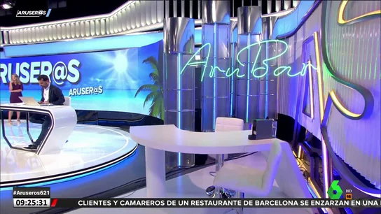 Alfonso Arús descubre el 'Arubar', el "local de desayuno" para los colaboradores de Aruser@s Alfonso Arús descubre el 'Arubar', el "local de desayuno" para los colaboradores de Aruser@s