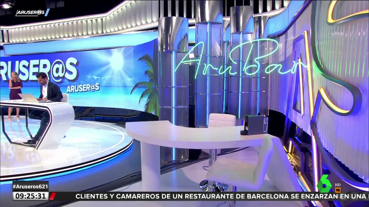 Alfonso Arús descubre el 'Arubar', el "local de desayuno" para los colaboradores de Aruser@s Alfonso Arús descubre el 'Arubar', el "local de desayuno" para los colaboradores de Aruser@s