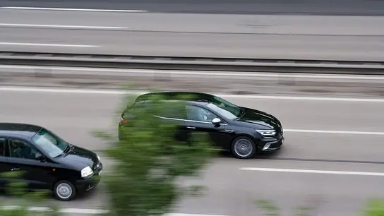 ¿Cuándo está permitido adelantar?: las excepciones de la DGT ante las señales de tráfico ¿Cuándo está permitido adelantar?: las excepciones de la DGT ante las señales de tráfico