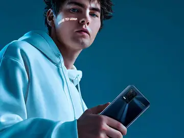teléfono realme con un chico teléfono realme con un chico