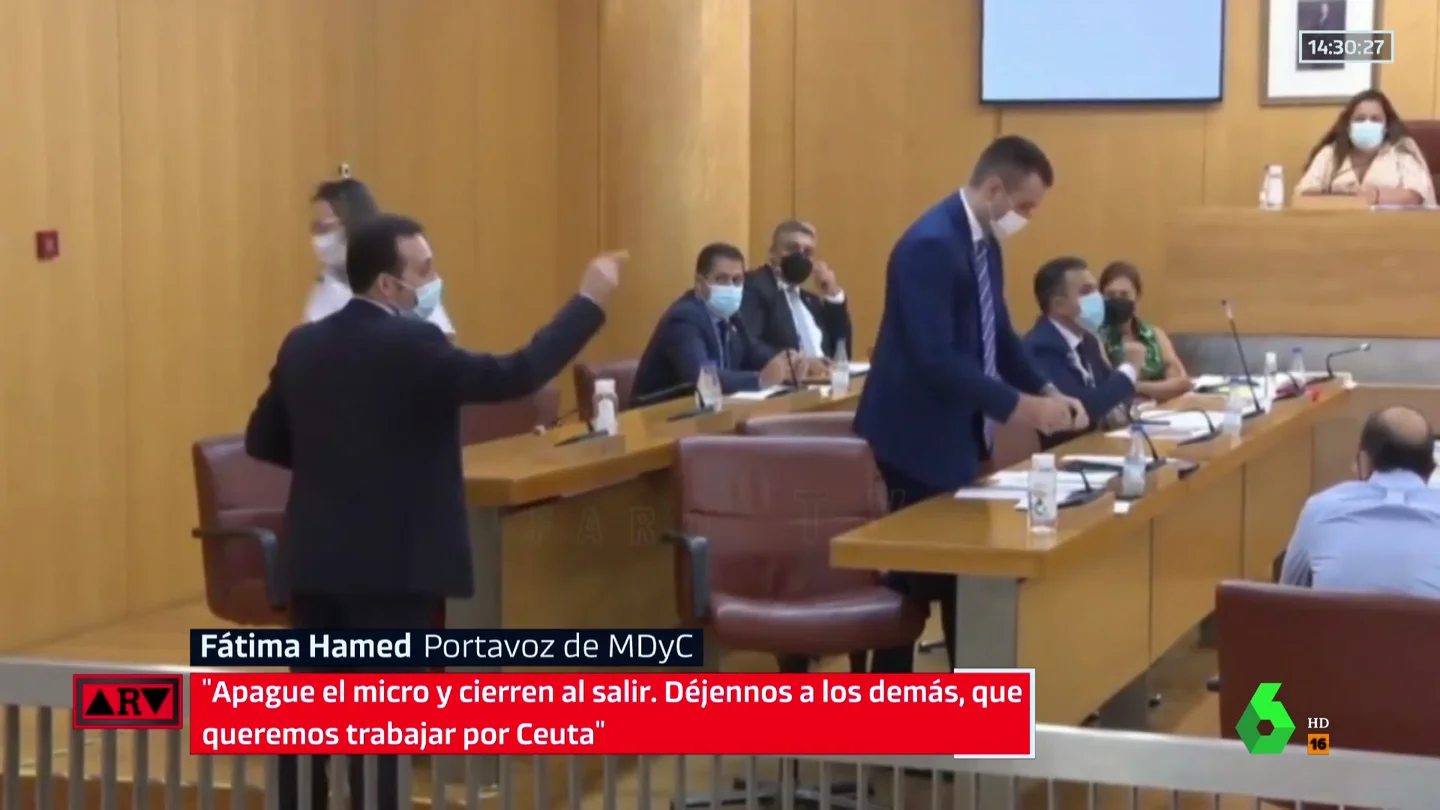 Los diputados de Vox en Ceuta abandonan el pleno después de que Vivas les dijera que "no consideran españoles a los musulmanes" Los diputados de Vox en Ceuta abandonan el pleno después de que Vivas les dijera que "no consideran españoles a los musulmanes"