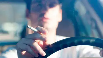 Fumar mientras conduces