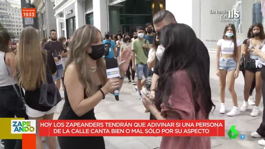 Histórico momento en Zapeando: encontramos a una cantante internacional por sorpresa en directo en plena Gran Vía Histórico momento en Zapeando: encontramos a una cantante internacional por sorpresa en directo en plena Gran Vía