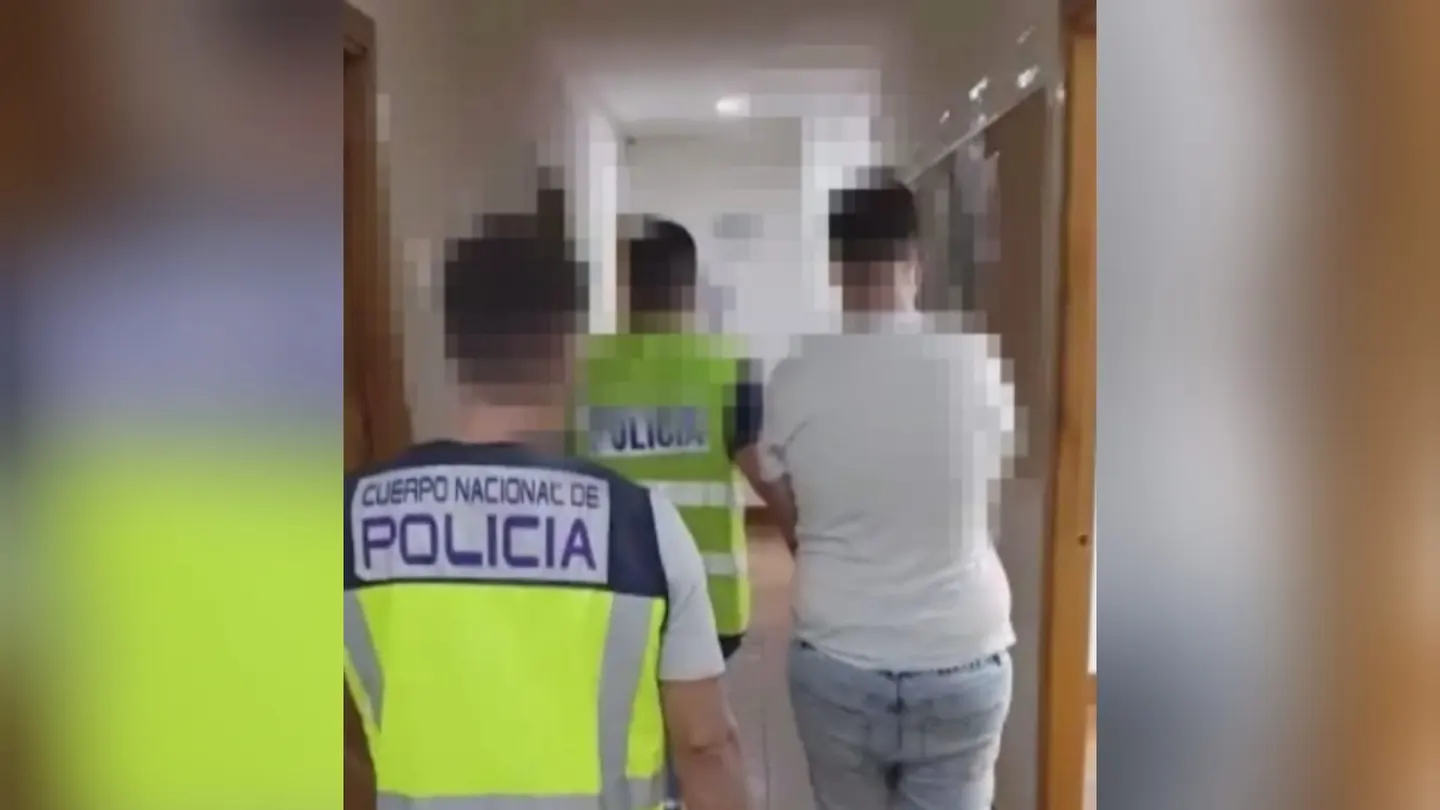Detienen a un joven de 25 años por estafar 69.000 euros a un anciano con alzhéimer Detienen a un joven de 25 años por estafar 69.000 euros a un anciano con alzhéimer