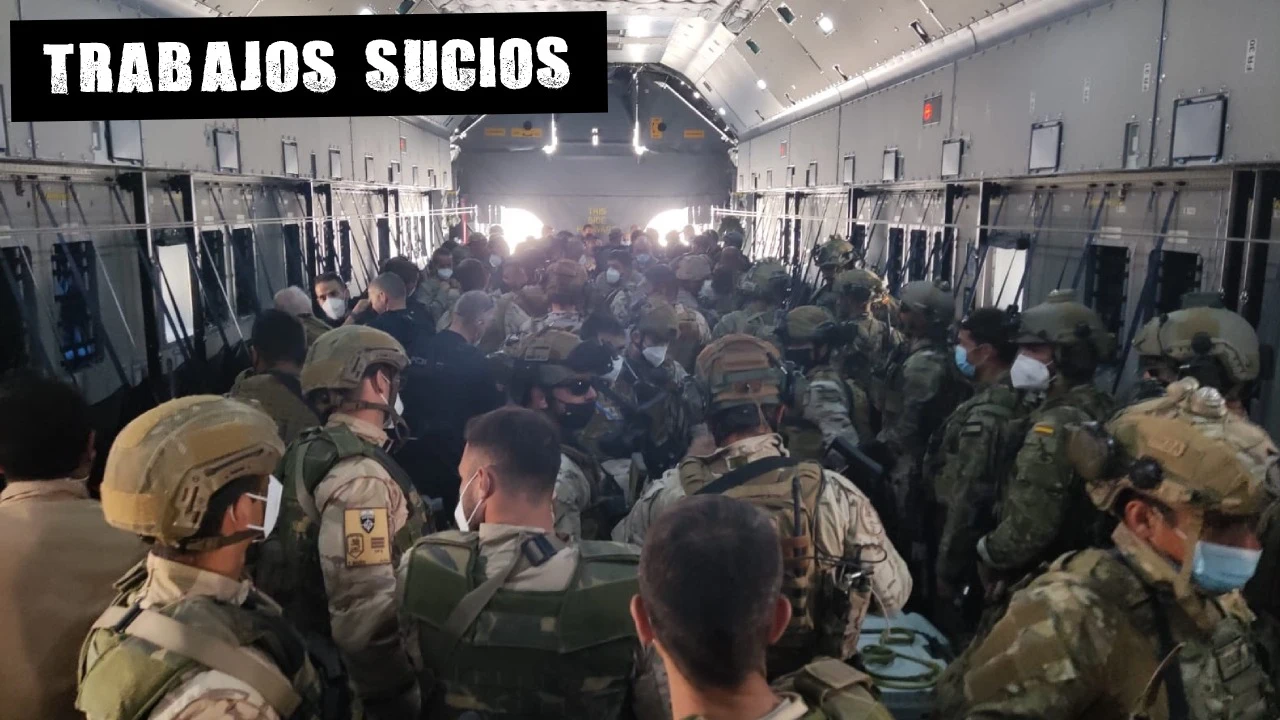 "Mi papá ha venido de Kabul", por Manu Marlasca Imagen de un vuelo procedente de Kabul