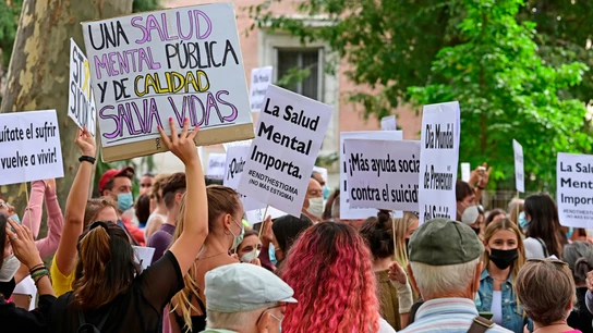 La 'Plataforma Stop Suicidios' convoca este sábado frente al Ministerio de Sanidad una manifestación para exigir un Plan Nacional de Prevención del Suicidio La 'Plataforma Stop Suicidios' convoca este sábado frente al Ministerio de Sanidad una manifestación para exigir un Plan Nacional de Prevención del Suicidio