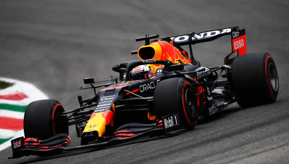 Max Verstappen no pudo con los Mercedes 