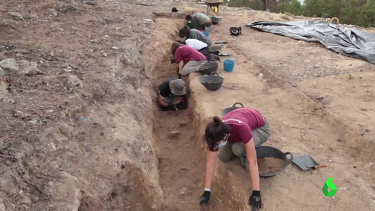 Un grupo de personas trabaja en las labores de excavación en Griegos Un grupo de personas trabaja en las labores de excavación en Griegos
