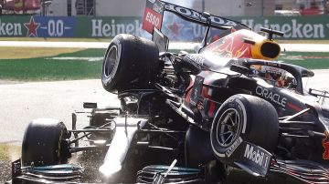 El Red Bull, sobre el Mercedes