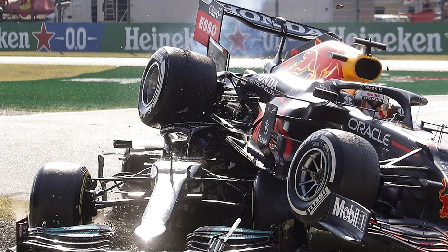 El Red Bull, sobre el Mercedes