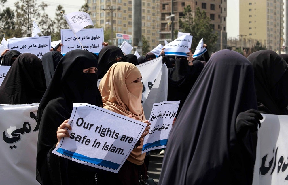 Manifestación de mujeres en apoyo a los talibanes Manifestación de mujeres en apoyo a los talibanes
