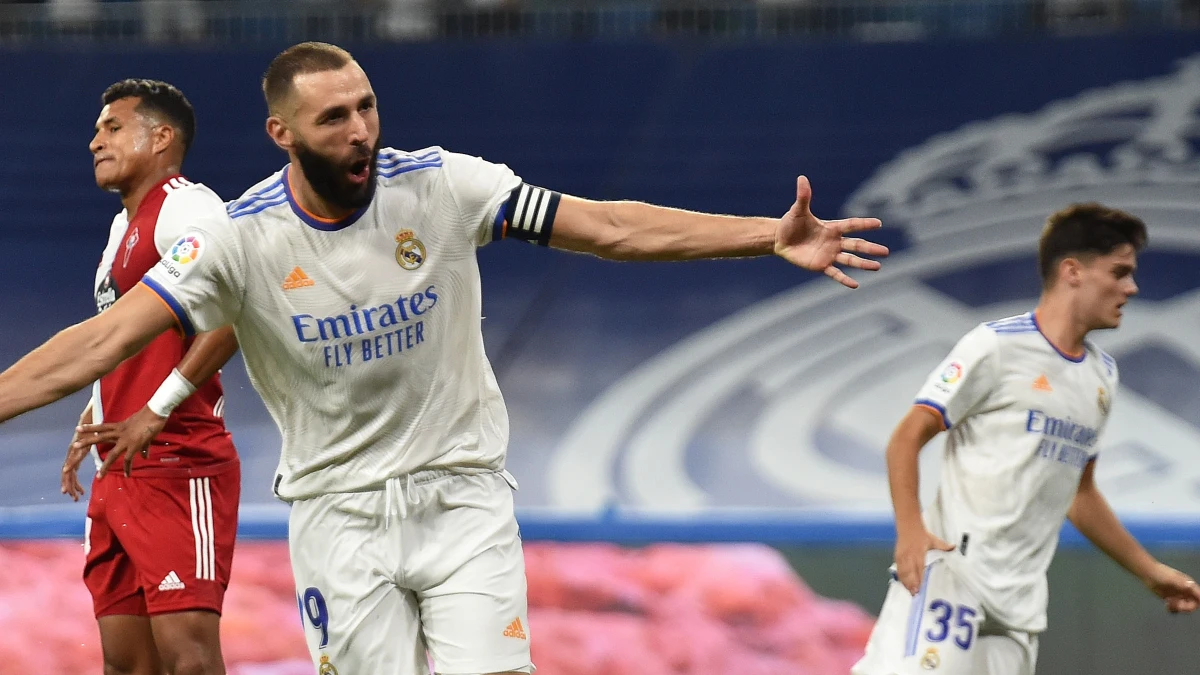 Karim Benzema celebra un gol con el Real Madrid