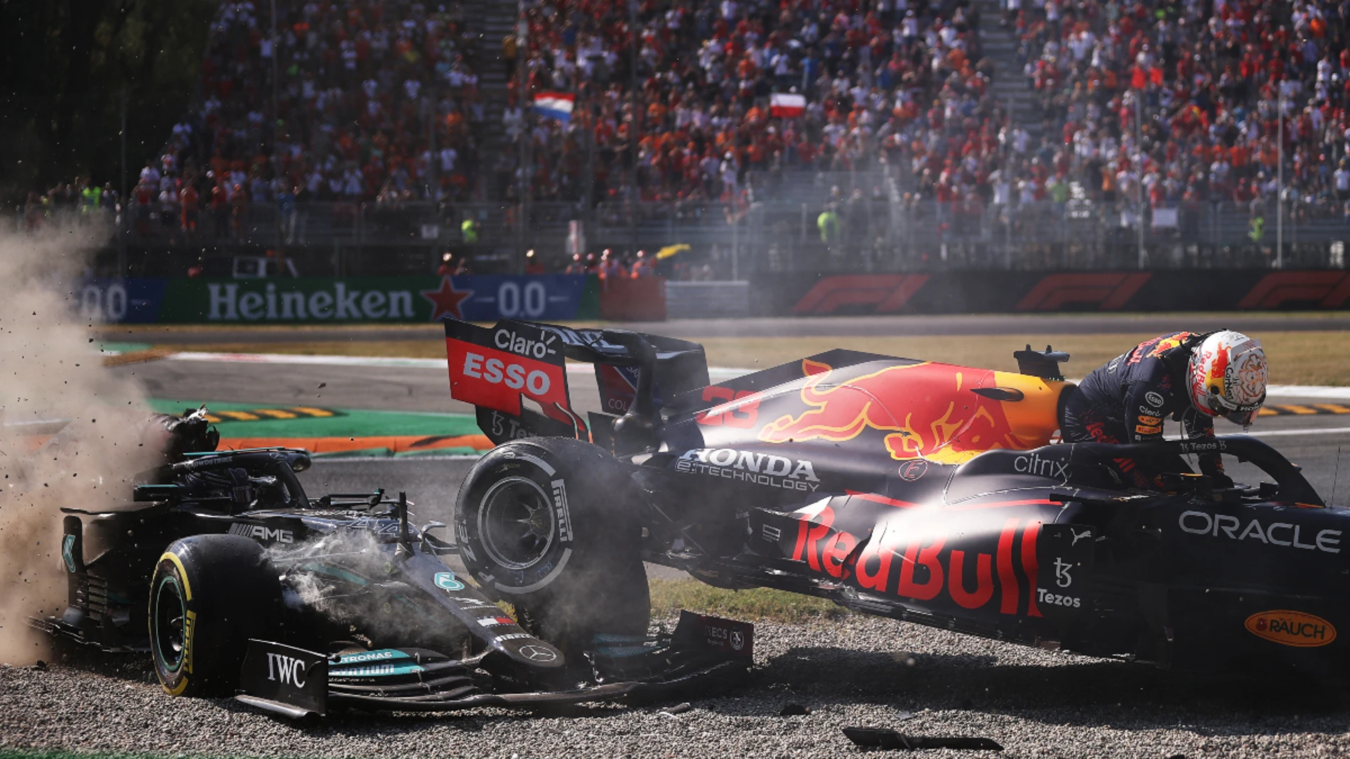 Verstappen y Hamilton, accidente en Italia