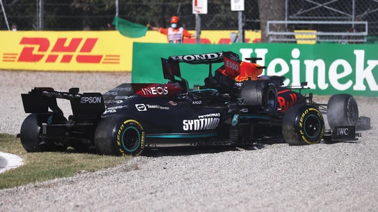 El Red Bull, encima del Mercedes de Hamilton El Red Bull, encima del Mercedes de Hamilton