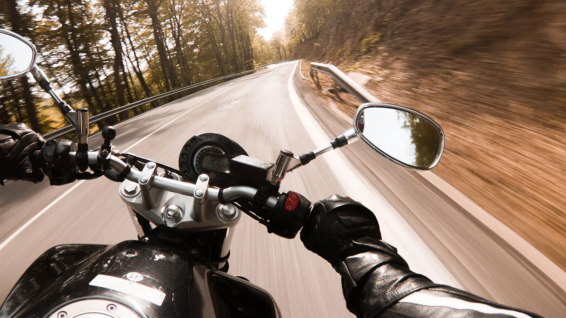Apple no quiere que lleves el iPhone encima cuando vas en moto, ¿por qué?