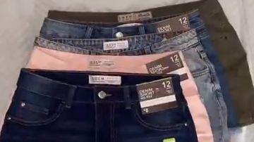 Una ex Miss denuncia la diferencia de tamaños en cinco pantalones de la misma talla de Primark
