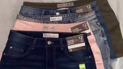 Una ex Miss denuncia la diferencia de tamaños en cinco pantalones de la misma talla de Primark