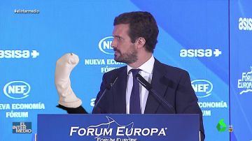 Vídeo manipulado - Pablo Casado sorprende en plena rueda de prensa sacando un ventrílocuo