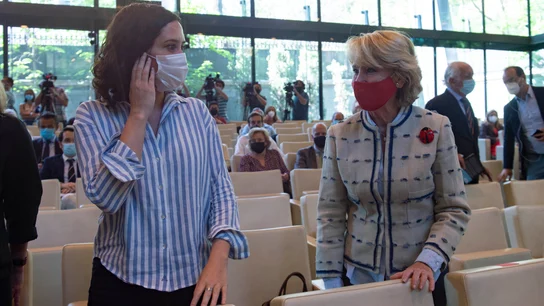 Ayuso conversa con Aguirre en un acto del PP de Madrid Ayuso conversa con Aguirre en un acto del PP de Madrid