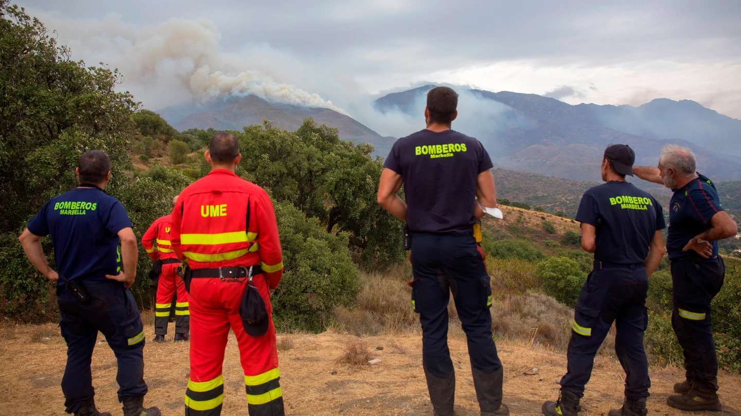 Controlado el incendio en Málaga: la lluvia impulsa las labores de extinción y 1.366 personas pueden volver a sus casas EFE