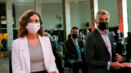 La presidenta de la Comunidad de Madrid, Isabel Díaz Ayuso, junto al director de la Oficina del Español, Toni Cantó La presidenta de la Comunidad de Madrid, Isabel Díaz Ayuso, junto al director de la Oficina del Español, Toni Cantó