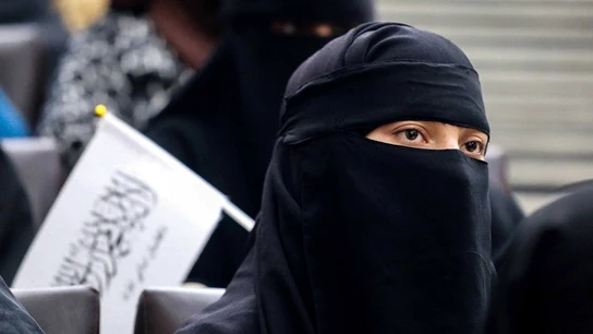 Imagen de una mujer con burka en Afganistán Imagen de una mujer con burka en Afganistán