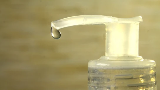 Imagen de archivo de un bote de gel hidroalcohólico Imagen de archivo de un bote de gel hidroalcohólico