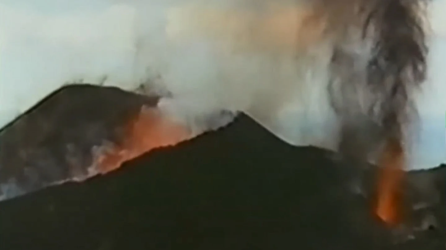 Imagen de archivo de la erupción del volcán Teneguía Imagen de archivo de la erupción del volcán Teneguía