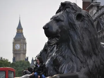 El Big Ben desde Trafalgar Square. El Big Ben desde Trafalgar Square.