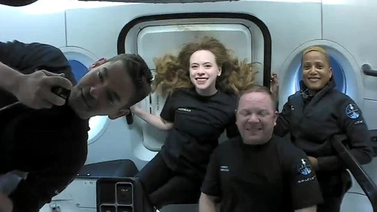 La SpaceX regresa a la Tierra con sus cuatro integrantes civiles tras tres días de viaje espacial La SpaceX regresa a la Tierra con sus cuatro integrantes civiles tras tres días de viaje espacial