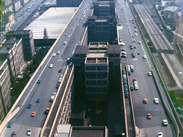 Fiat convierte la pista de Lingotto en un gran jardín Fiat convierte la pista de Lingotto en un gran jardín