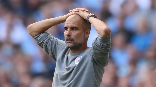 Pep Guardiola, con las manos en la cabeza Pep Guardiola, con las manos en la cabeza