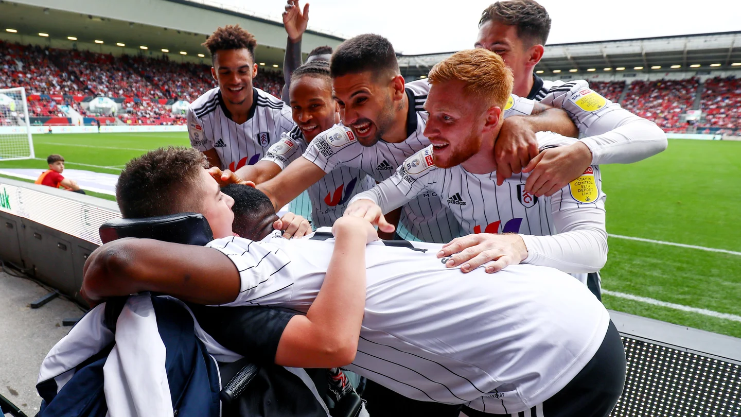 El Fulham celebra un gol con Rhys Porter El Fulham celebra un gol con Rhys Porter