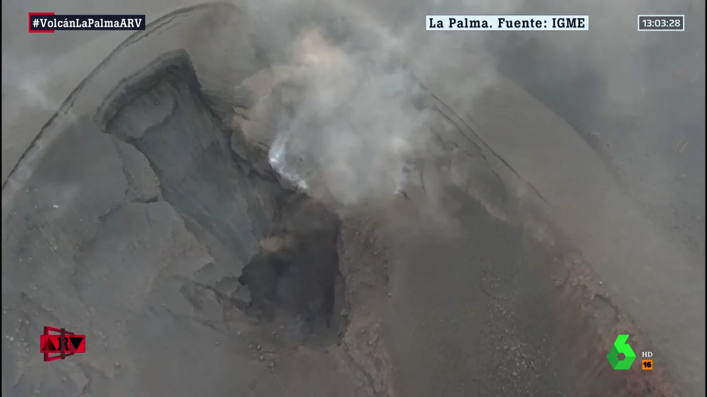 Imagen aérea del cráter principal del volcán de La Palma Imagen aérea del cráter principal del volcán de La Palma