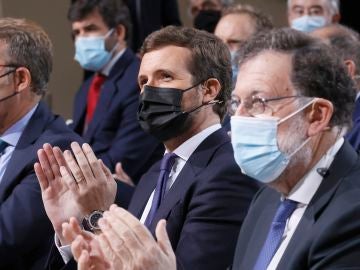 Alberto Núñez Feijóo, Pablo Casado y Mariano Rajoy en la convención nacional