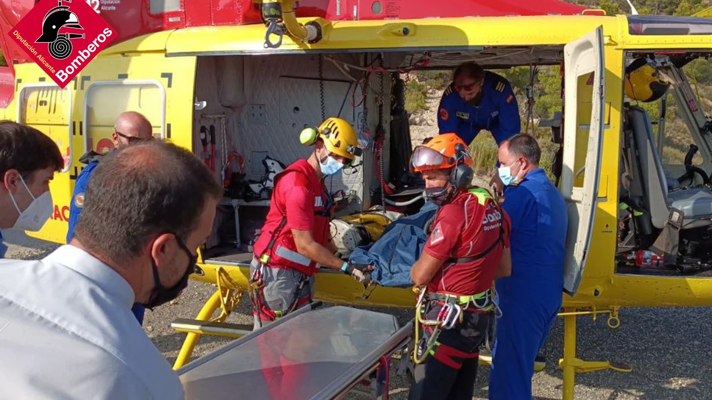 Los bomberos rescatan el cuerpo sin vida de un escalador en Alicante Los bomberos rescatan el cuerpo sin vida de un escalador en Alicante