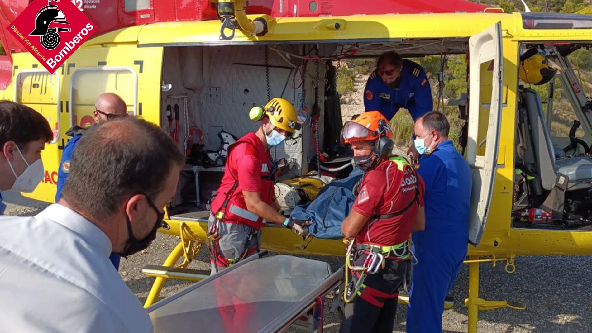 Los bomberos rescatan el cuerpo sin vida de un escalador en Alicante