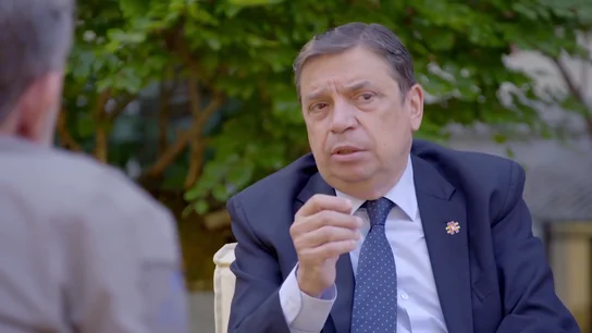 La reacción del ministro de Agricultura, Luis Planas, cuando Chicote le muestra la comida desperdiciada a la puerta de varios colegios La reacción del ministro de Agricultura, Luis Planas, cuando Chicote le muestra la comida desperdiciada a la puerta de varios colegios